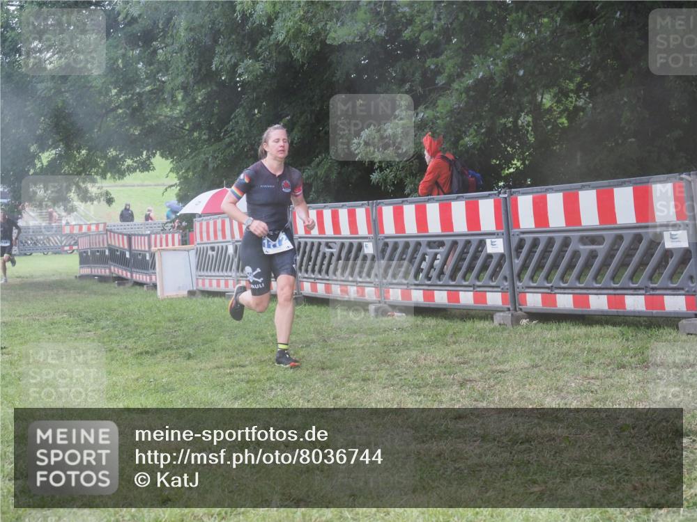 21.06.2025 - 27. Vierlanden-Triathlon KatJ http://msf.ph/oto/8036744 15.06.2025 14:15:41 Ziel 1172, 1210, 1217, 1293, 1309 meine-sportfotos.de