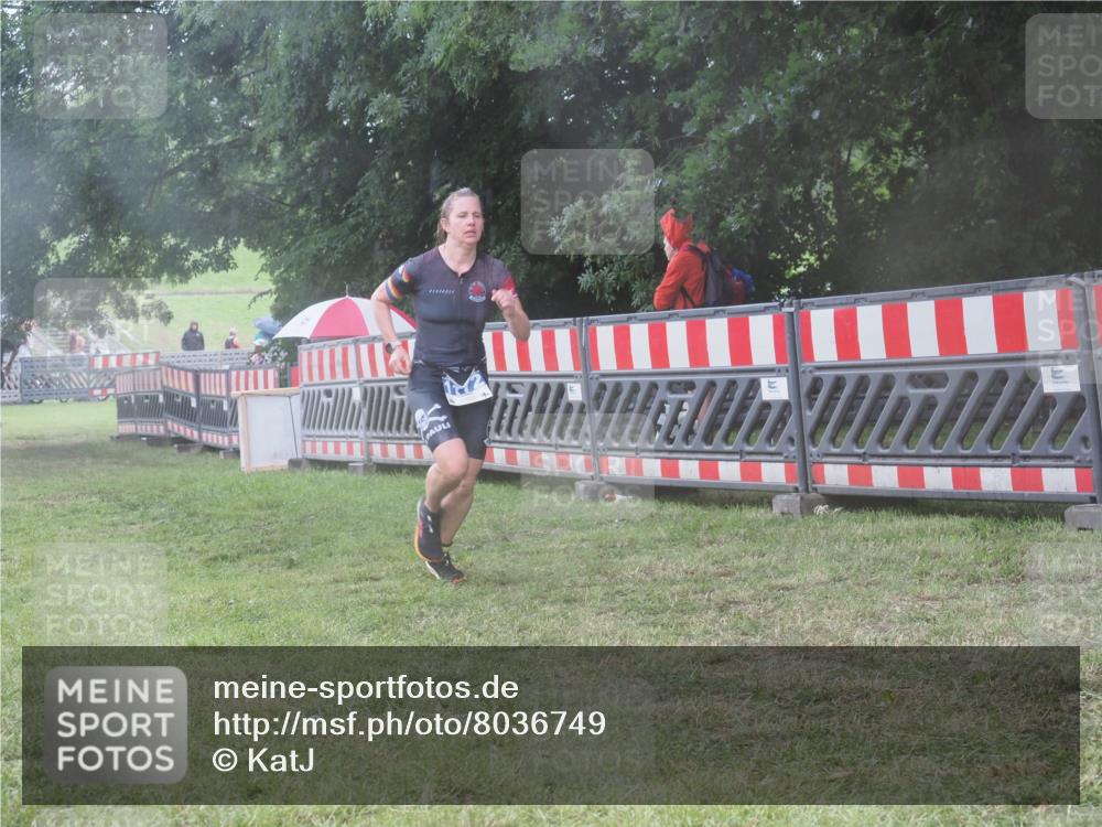 21.06.2025 - 27. Vierlanden-Triathlon KatJ http://msf.ph/oto/8036749 15.06.2025 14:15:41 Ziel 1172, 1210, 1217, 1293, 1309 meine-sportfotos.de
