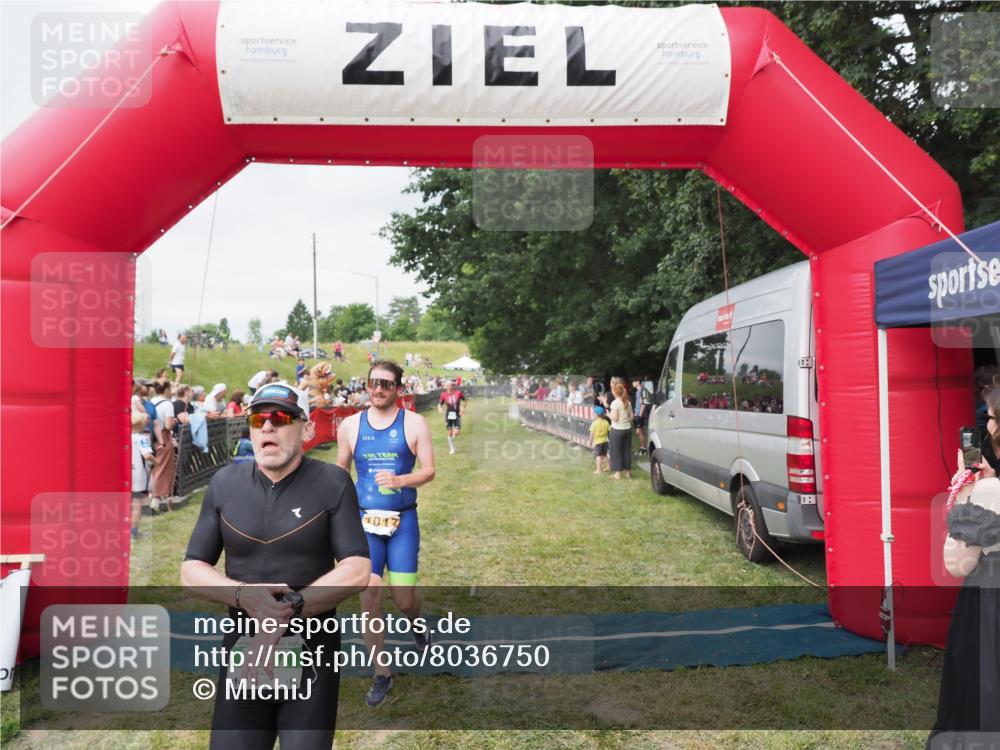 21.06.2025 - 27. Vierlanden-Triathlon MichiJ http://msf.ph/oto/8036750 15.06.2026 13:06:00 Ziel 692, 837, 1017 meine-sportfotos.de