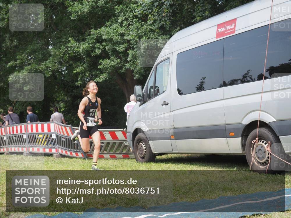 15.06.2025 - 27. Vierlanden-Triathlon KatJ http://msf.ph/oto/8036751 15.06.2025 11:26:07 Schwimmen  meine-sportfotos.de