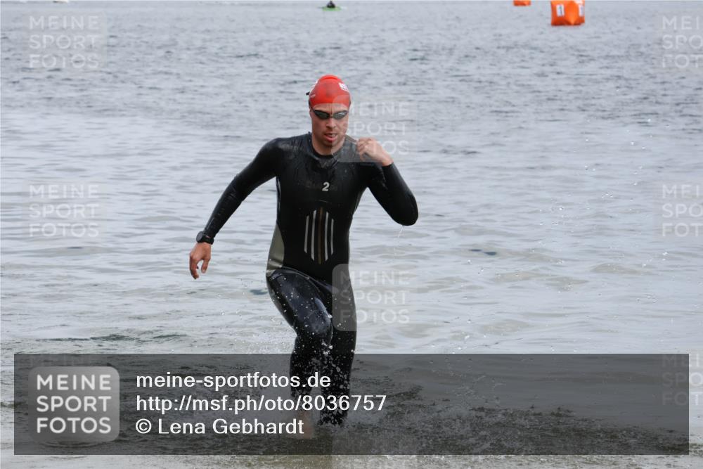 21.06.2025 - 27. Vierlanden-Triathlon Lena Gebhardt http://msf.ph/oto/8036757 15.06.2025 12:01:52 Schwimmen 998 meine-sportfotos.de