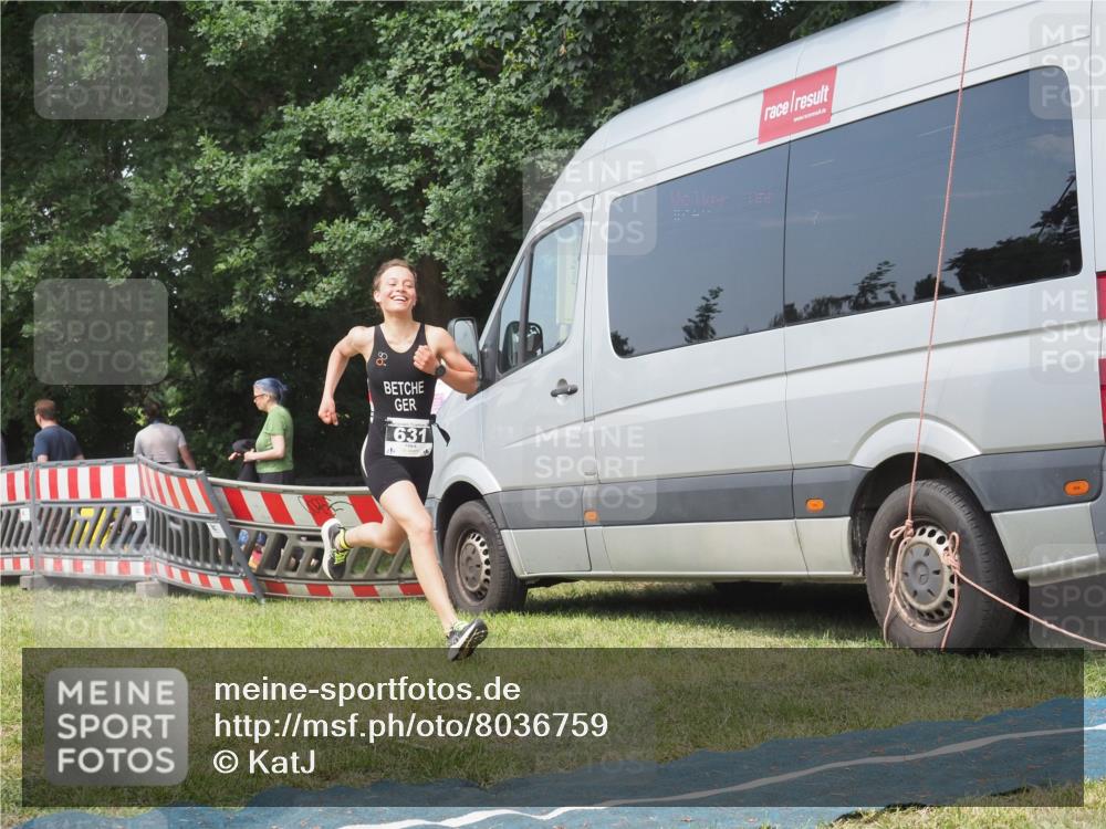 15.06.2025 - 27. Vierlanden-Triathlon KatJ http://msf.ph/oto/8036759 15.06.2025 11:26:08 Schwimmen  meine-sportfotos.de