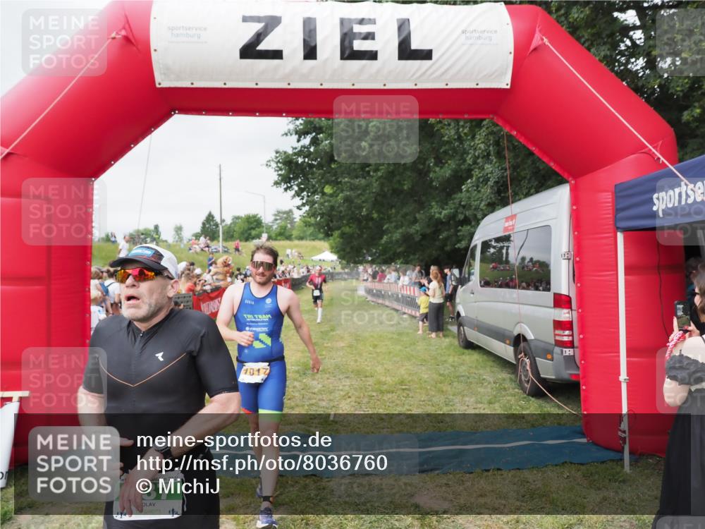 21.06.2025 - 27. Vierlanden-Triathlon MichiJ http://msf.ph/oto/8036760 15.06.2026 13:06:01 Ziel 692, 837, 1017 meine-sportfotos.de