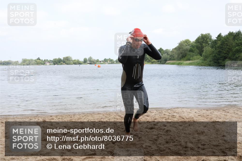 21.06.2025 - 27. Vierlanden-Triathlon Lena Gebhardt http://msf.ph/oto/8036775 15.06.2025 12:01:55 Schwimmen 998 meine-sportfotos.de