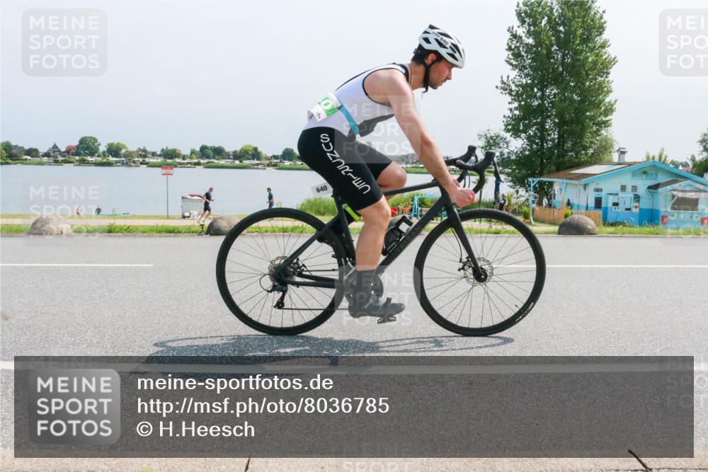 21.06.2025 - 27. Vierlanden-Triathlon H.Heesch http://msf.ph/oto/8036785 15.06.2025 11:46:30 Radfahren 640, 805 meine-sportfotos.de