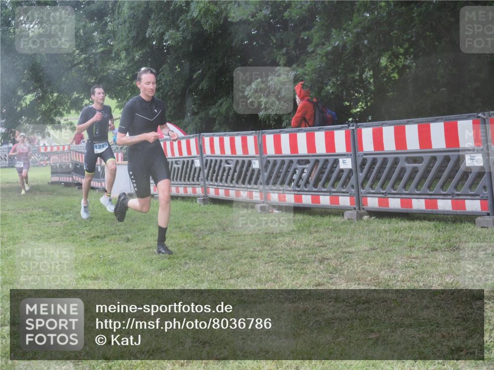 21.06.2025 - 27. Vierlanden-Triathlon KatJ http://msf.ph/oto/8036786 15.06.2025 14:15:45 Ziel 1210, 1217, 1293 meine-sportfotos.de