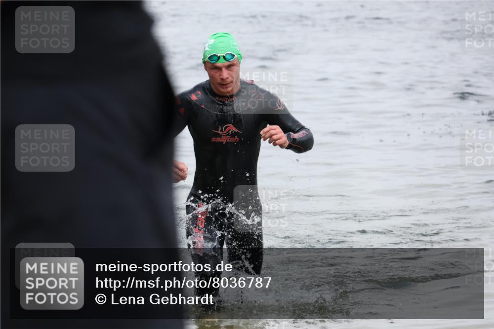 21.06.2025 - 27. Vierlanden-Triathlon Lena Gebhardt http://msf.ph/oto/8036787 15.06.2025 12:02:13 Schwimmen 995 meine-sportfotos.de