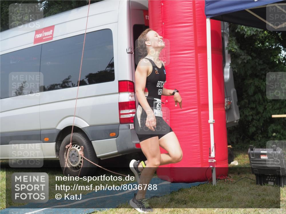 15.06.2025 - 27. Vierlanden-Triathlon KatJ http://msf.ph/oto/8036788 15.06.2025 11:26:09 Schwimmen  meine-sportfotos.de