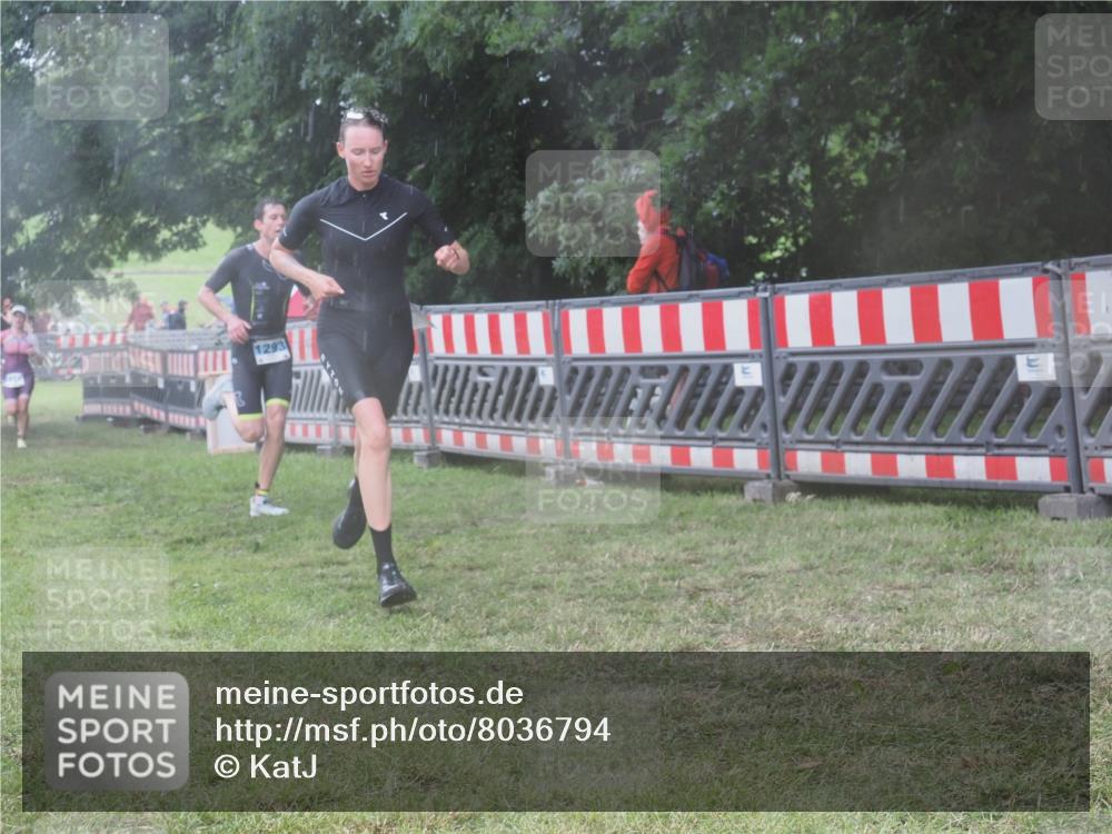 21.06.2025 - 27. Vierlanden-Triathlon KatJ http://msf.ph/oto/8036794 15.06.2025 14:15:45 Ziel 1210, 1217, 1293 meine-sportfotos.de