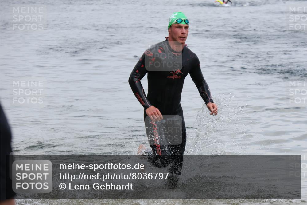 21.06.2025 - 27. Vierlanden-Triathlon Lena Gebhardt http://msf.ph/oto/8036797 15.06.2025 12:02:15 Schwimmen 995 meine-sportfotos.de