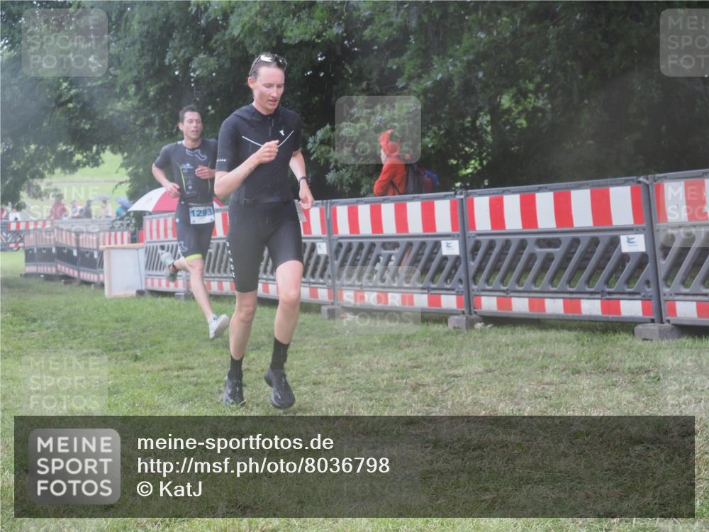 21.06.2025 - 27. Vierlanden-Triathlon KatJ http://msf.ph/oto/8036798 15.06.2025 14:15:45 Ziel 1210, 1217, 1293 meine-sportfotos.de