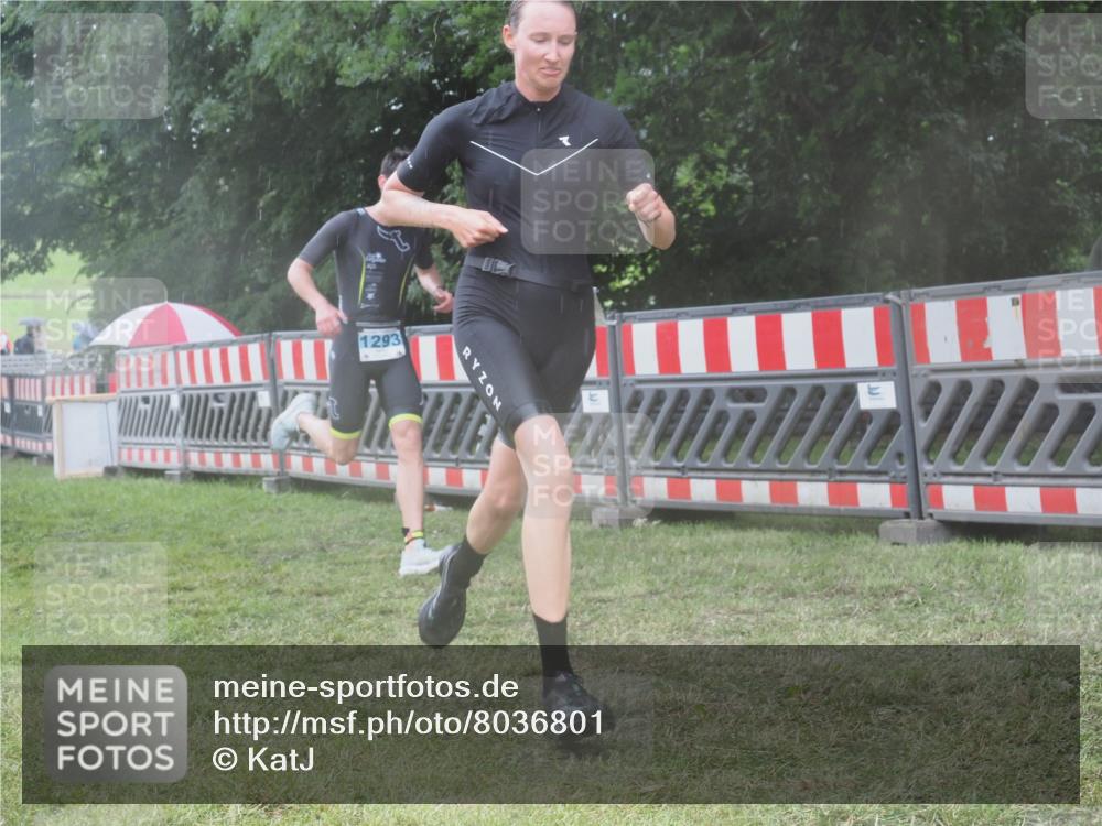 21.06.2025 - 27. Vierlanden-Triathlon KatJ http://msf.ph/oto/8036801 15.06.2025 14:15:46 Ziel 1210, 1217, 1293 meine-sportfotos.de