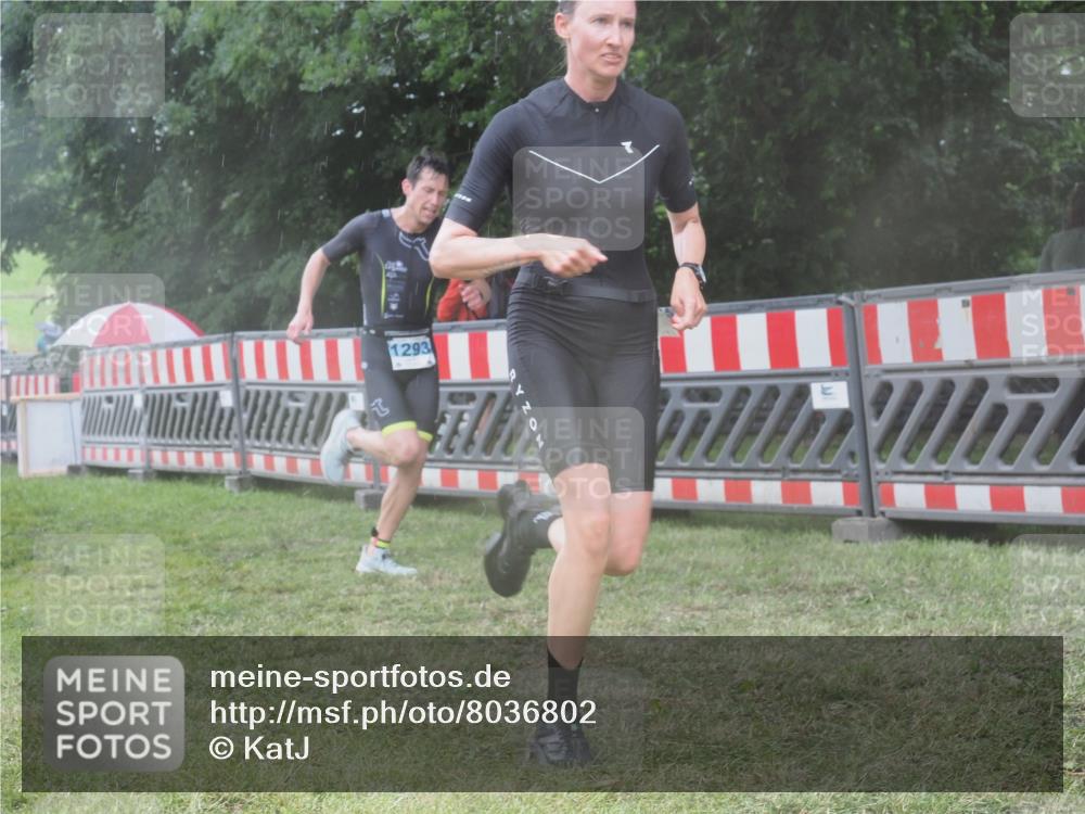21.06.2025 - 27. Vierlanden-Triathlon KatJ http://msf.ph/oto/8036802 15.06.2025 14:15:46 Ziel 1210, 1217, 1293 meine-sportfotos.de