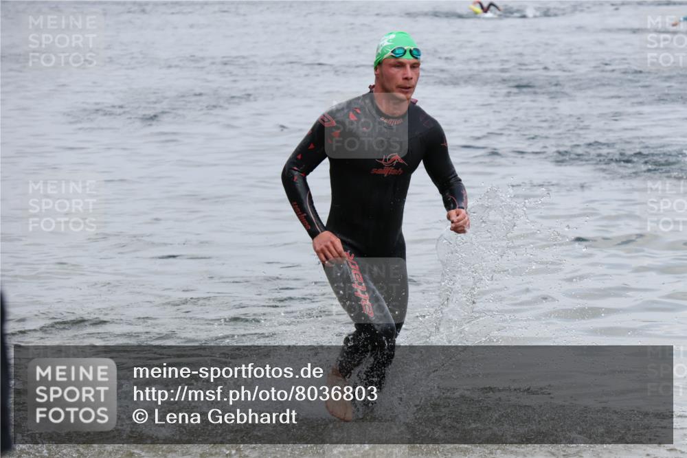 21.06.2025 - 27. Vierlanden-Triathlon Lena Gebhardt http://msf.ph/oto/8036803 15.06.2025 12:02:15 Schwimmen 995 meine-sportfotos.de