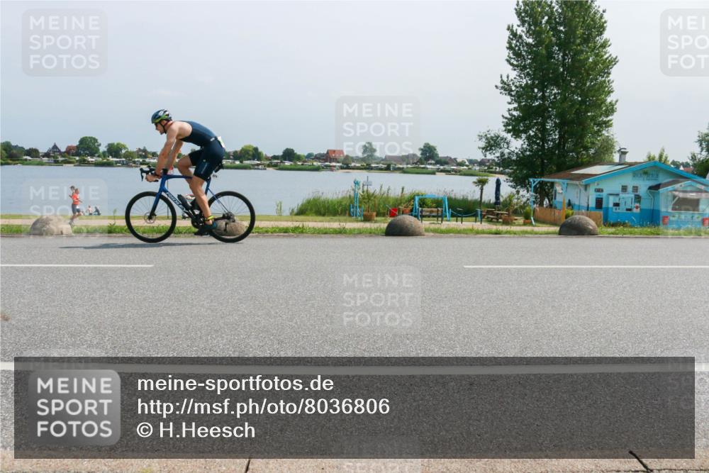 21.06.2025 - 27. Vierlanden-Triathlon H.Heesch http://msf.ph/oto/8036806 15.06.2025 11:46:42 Radfahren 222, 678 meine-sportfotos.de