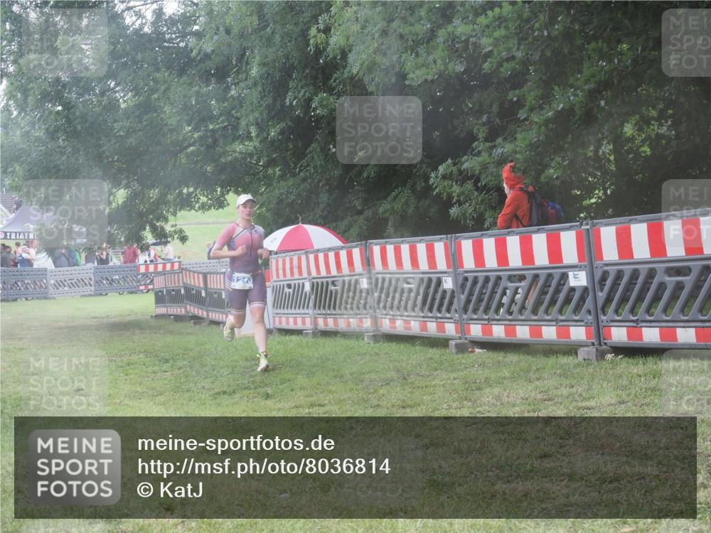 21.06.2025 - 27. Vierlanden-Triathlon KatJ http://msf.ph/oto/8036814 15.06.2025 14:15:48 Ziel 1173, 1210 meine-sportfotos.de