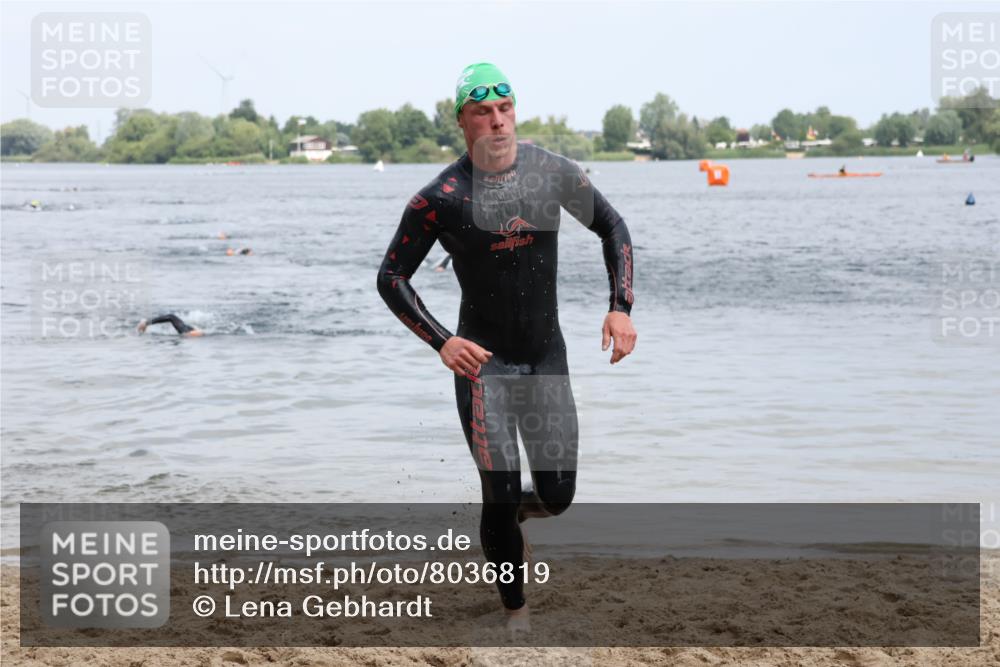 21.06.2025 - 27. Vierlanden-Triathlon Lena Gebhardt http://msf.ph/oto/8036819 15.06.2025 12:02:17 Schwimmen 995 meine-sportfotos.de