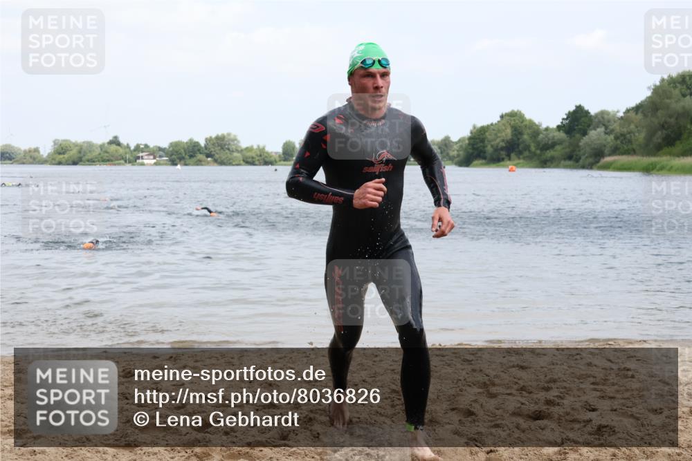 21.06.2025 - 27. Vierlanden-Triathlon Lena Gebhardt http://msf.ph/oto/8036826 15.06.2025 12:02:18 Schwimmen 995 meine-sportfotos.de