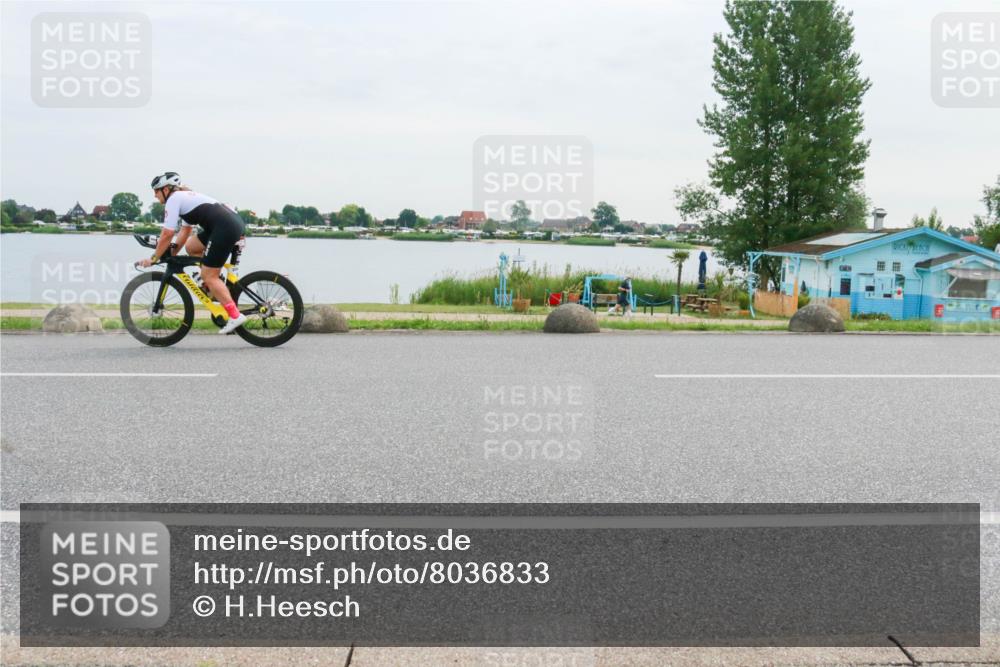 15.06.2025 - 27. Vierlanden-Triathlon H.Heesch http://msf.ph/oto/8036833 15.06.2025 10:49:57 Radfahren 250, 394, 423 meine-sportfotos.de