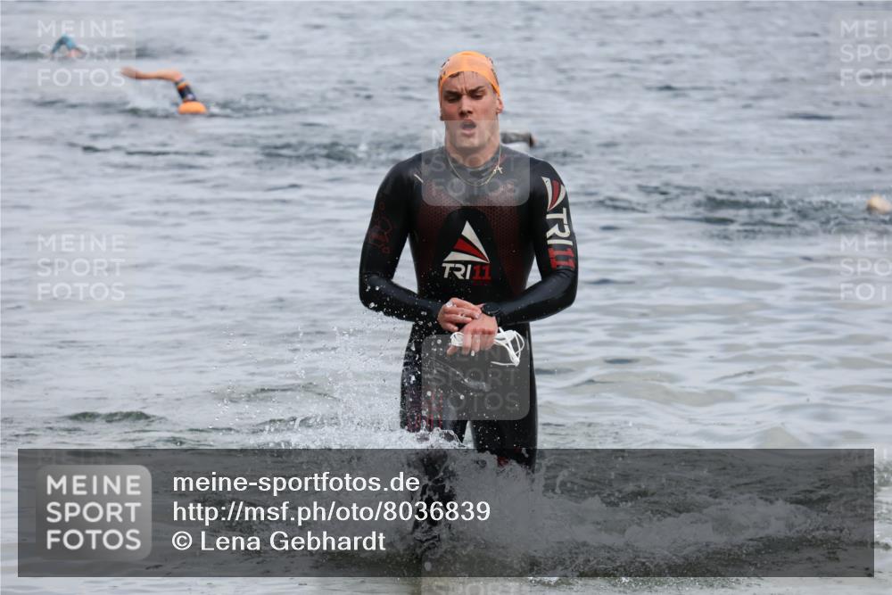 21.06.2025 - 27. Vierlanden-Triathlon Lena Gebhardt http://msf.ph/oto/8036839 15.06.2025 12:02:26 Schwimmen 995, 1000 meine-sportfotos.de