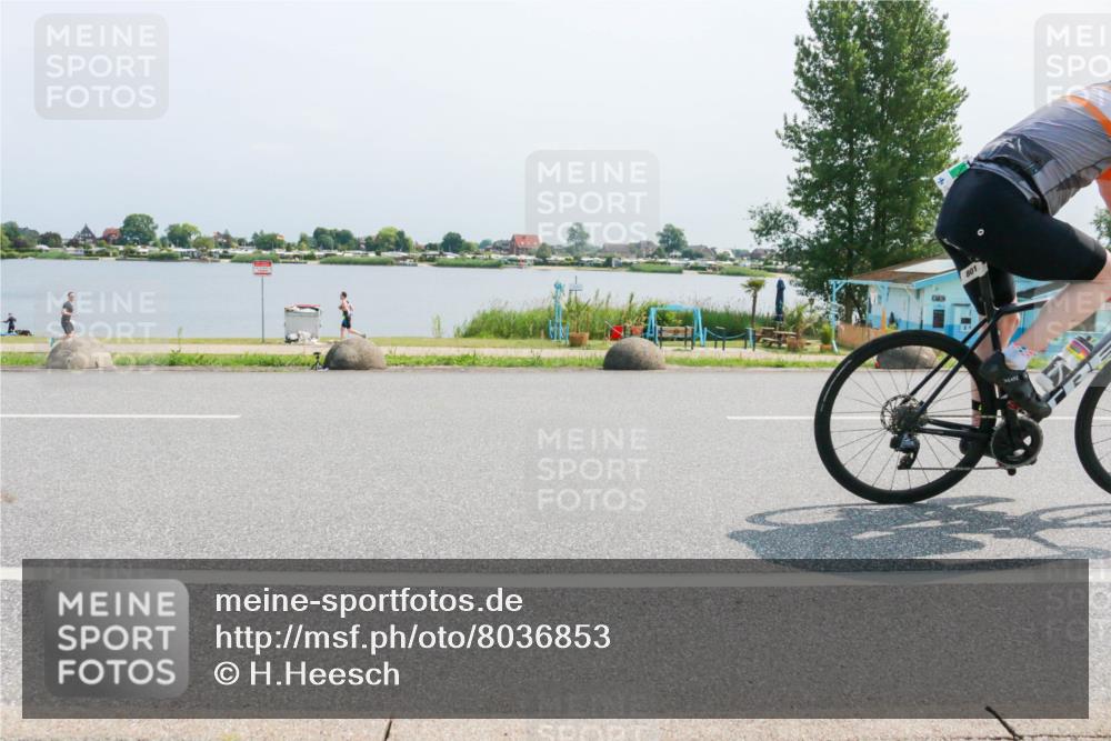 21.06.2025 - 27. Vierlanden-Triathlon H.Heesch http://msf.ph/oto/8036853 15.06.2025 11:46:59 Radfahren 801 meine-sportfotos.de