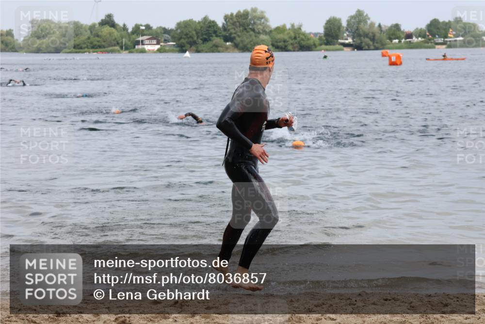 21.06.2025 - 27. Vierlanden-Triathlon Lena Gebhardt http://msf.ph/oto/8036857 15.06.2025 12:02:28 Schwimmen 1000 meine-sportfotos.de
