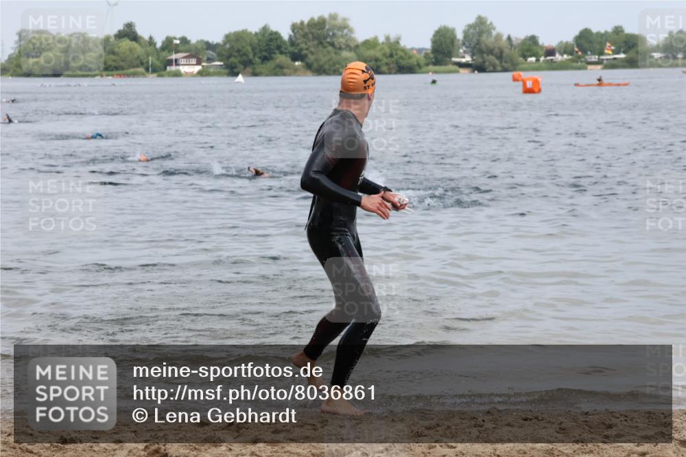 21.06.2025 - 27. Vierlanden-Triathlon Lena Gebhardt http://msf.ph/oto/8036861 15.06.2025 12:02:28 Schwimmen 1000 meine-sportfotos.de