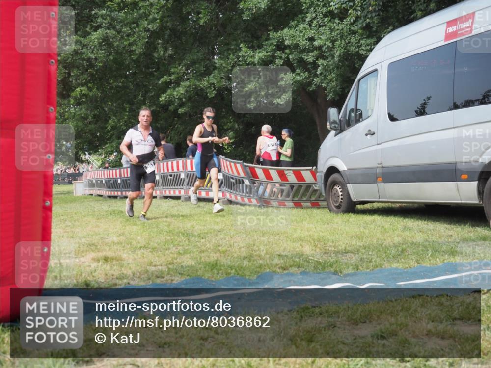 15.06.2025 - 27. Vierlanden-Triathlon KatJ http://msf.ph/oto/8036862 15.06.2025 11:26:29 Schwimmen  meine-sportfotos.de