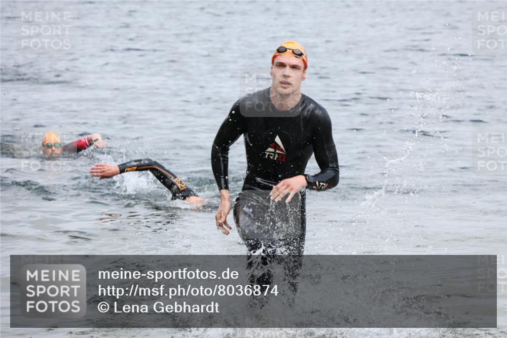 21.06.2025 - 27. Vierlanden-Triathlon Lena Gebhardt http://msf.ph/oto/8036874 15.06.2025 12:02:41 Schwimmen 1001, 1003 meine-sportfotos.de