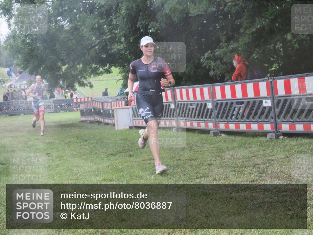 21.06.2025 - 27. Vierlanden-Triathlon KatJ http://msf.ph/oto/8036887 15.06.2025 14:15:58 Ziel 1173, 1277 meine-sportfotos.de