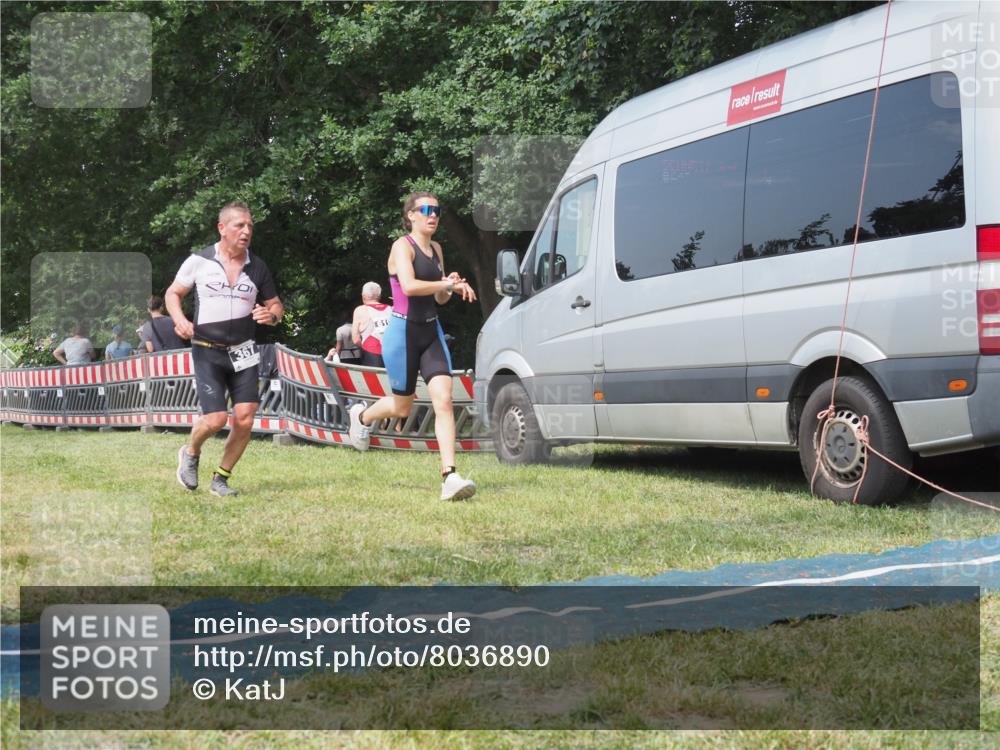 15.06.2025 - 27. Vierlanden-Triathlon KatJ http://msf.ph/oto/8036890 15.06.2025 11:26:30 Schwimmen  meine-sportfotos.de