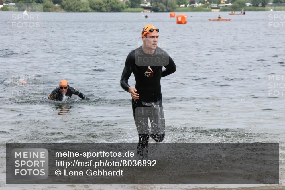 21.06.2025 - 27. Vierlanden-Triathlon Lena Gebhardt http://msf.ph/oto/8036892 15.06.2025 12:02:42 Schwimmen 1001, 1003 meine-sportfotos.de