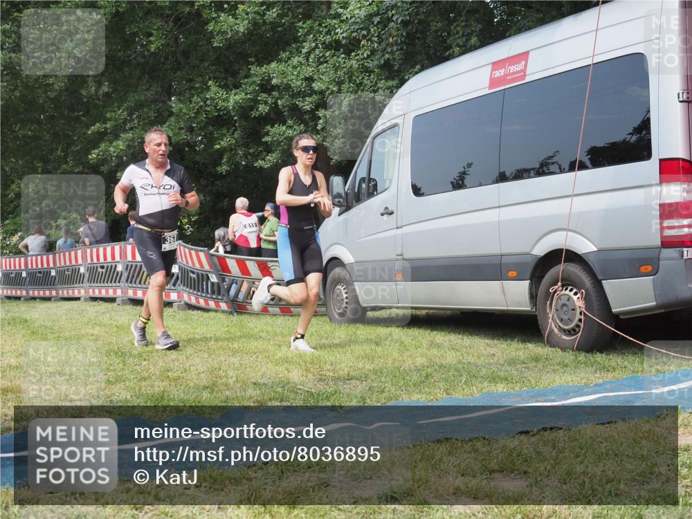 15.06.2025 - 27. Vierlanden-Triathlon KatJ http://msf.ph/oto/8036895 15.06.2025 11:26:30 Schwimmen  meine-sportfotos.de