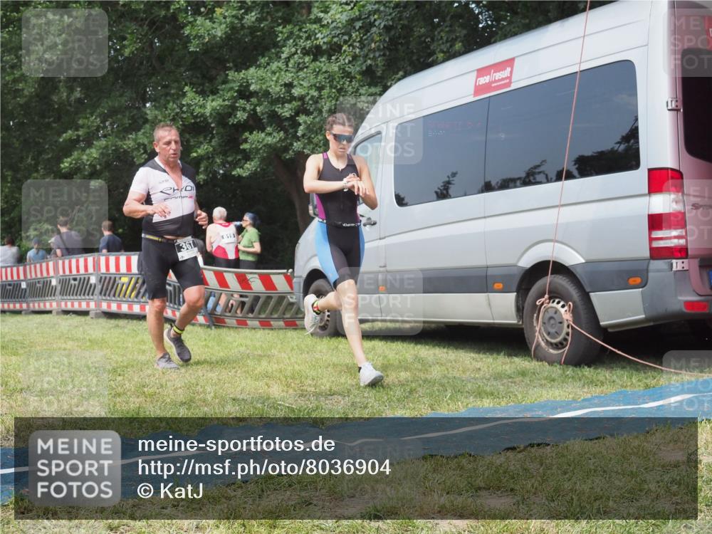 15.06.2025 - 27. Vierlanden-Triathlon KatJ http://msf.ph/oto/8036904 15.06.2025 11:26:30 Schwimmen  meine-sportfotos.de