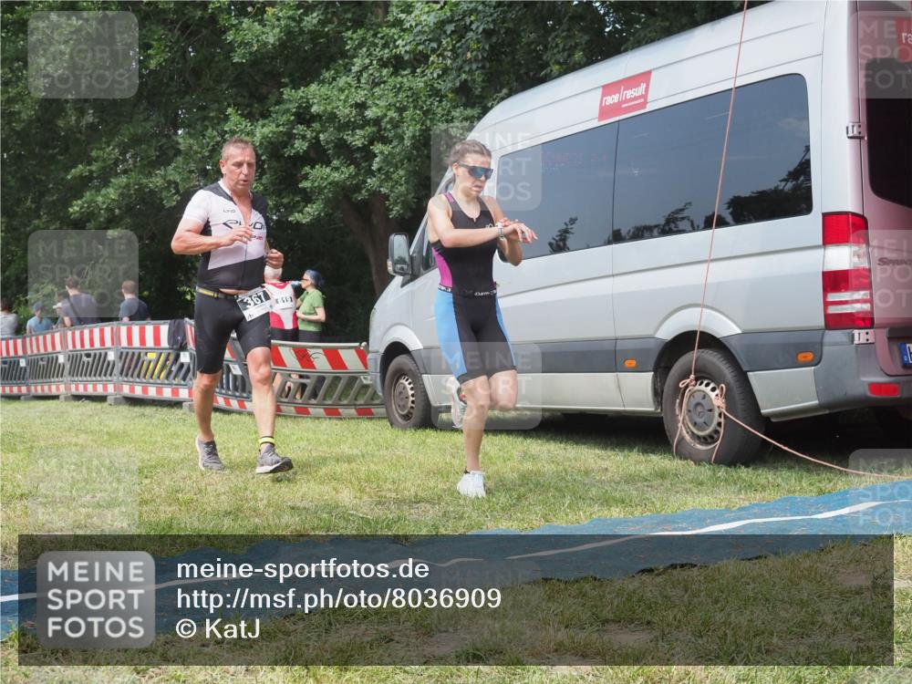 15.06.2025 - 27. Vierlanden-Triathlon KatJ http://msf.ph/oto/8036909 15.06.2025 11:26:30 Schwimmen  meine-sportfotos.de