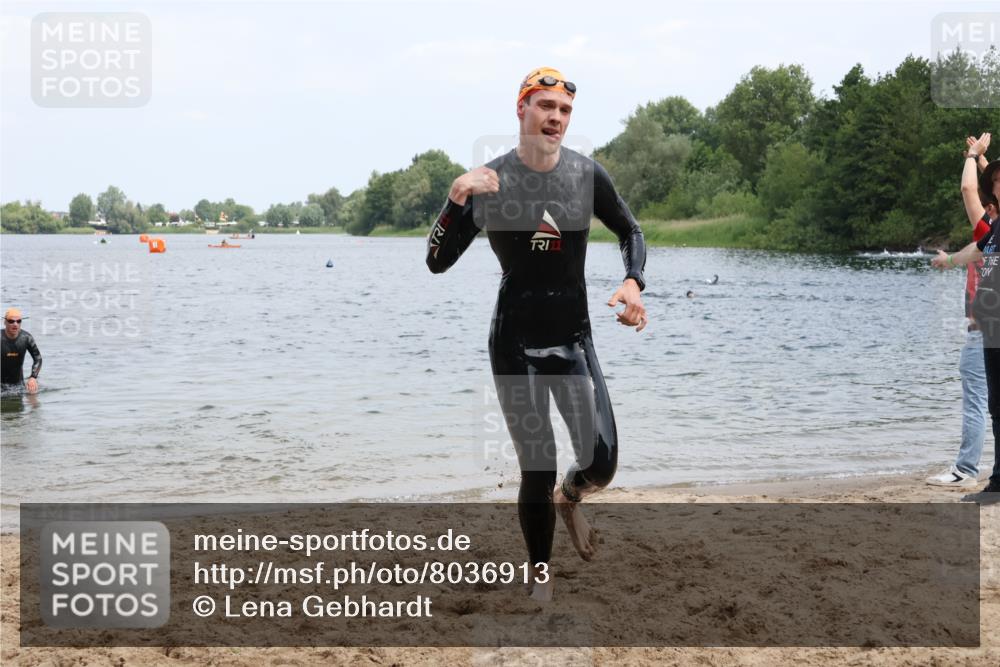 21.06.2025 - 27. Vierlanden-Triathlon Lena Gebhardt http://msf.ph/oto/8036913 15.06.2025 12:02:44 Schwimmen 1001, 1003 meine-sportfotos.de