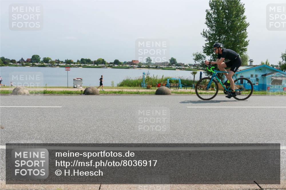 21.06.2025 - 27. Vierlanden-Triathlon H.Heesch http://msf.ph/oto/8036917 15.06.2025 11:47:03 Radfahren 647, 710, 734, 831 meine-sportfotos.de