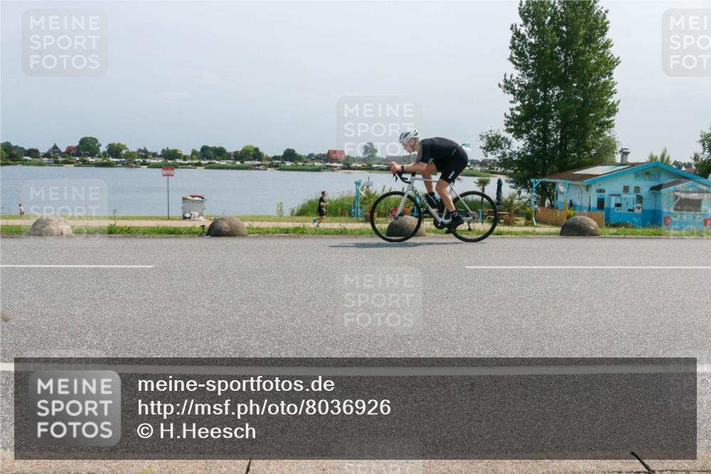 21.06.2025 - 27. Vierlanden-Triathlon H.Heesch http://msf.ph/oto/8036926 15.06.2025 11:47:04 Radfahren 647, 710, 734, 763, 831 meine-sportfotos.de