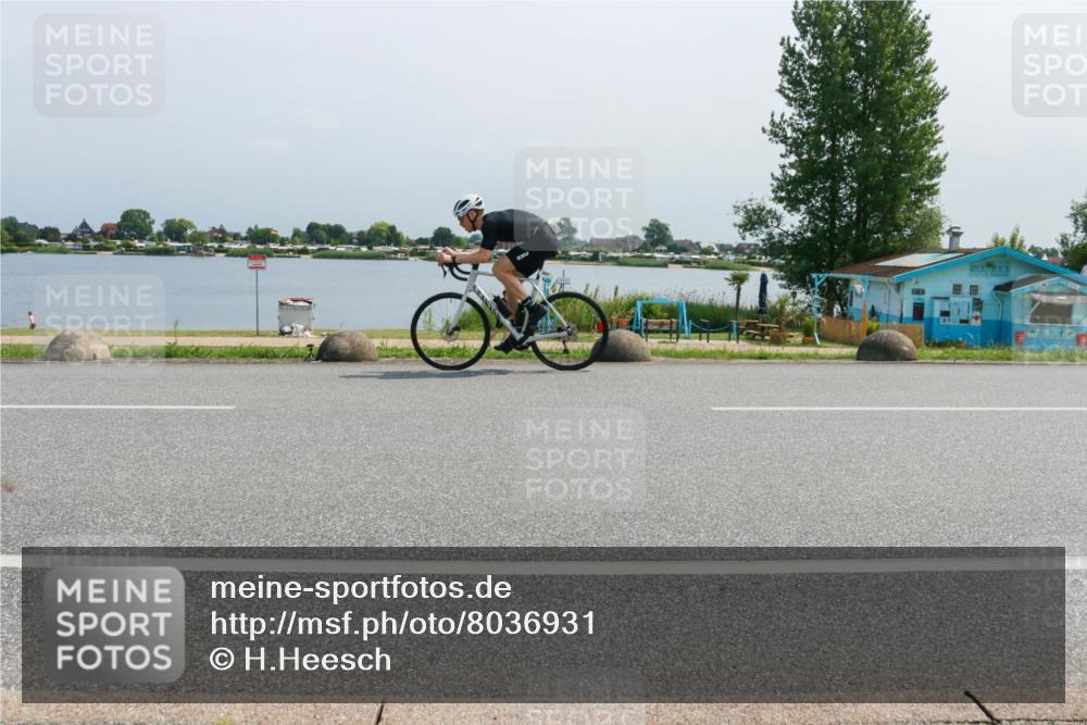 21.06.2025 - 27. Vierlanden-Triathlon H.Heesch http://msf.ph/oto/8036931 15.06.2025 11:47:04 Radfahren 647, 710, 734, 763, 831 meine-sportfotos.de