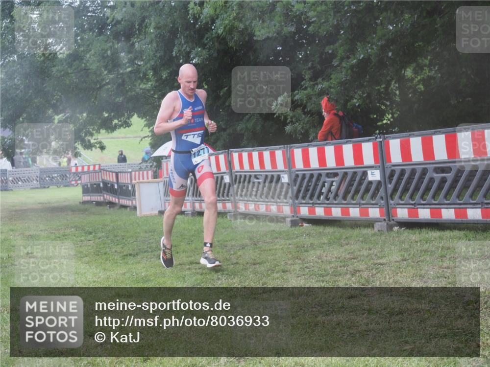 21.06.2025 - 27. Vierlanden-Triathlon KatJ http://msf.ph/oto/8036933 15.06.2025 14:16:01 Ziel 1277 meine-sportfotos.de