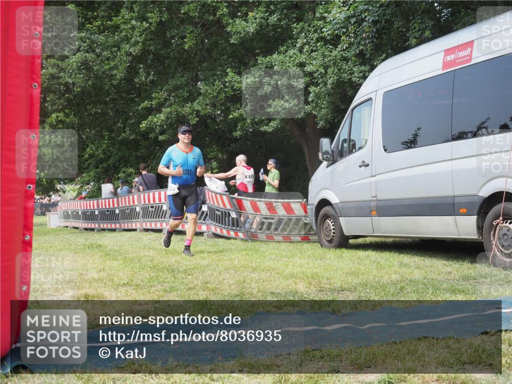 15.06.2025 - 27. Vierlanden-Triathlon KatJ http://msf.ph/oto/8036935 15.06.2025 11:26:35 Schwimmen  meine-sportfotos.de