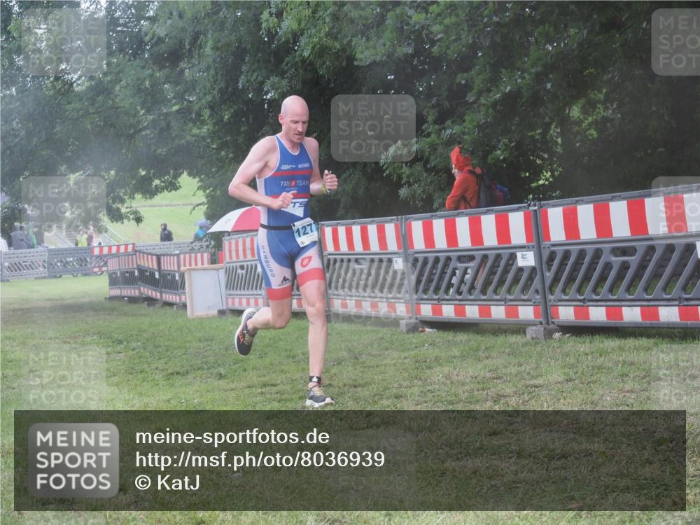 21.06.2025 - 27. Vierlanden-Triathlon KatJ http://msf.ph/oto/8036939 15.06.2025 14:16:01 Ziel 1277 meine-sportfotos.de