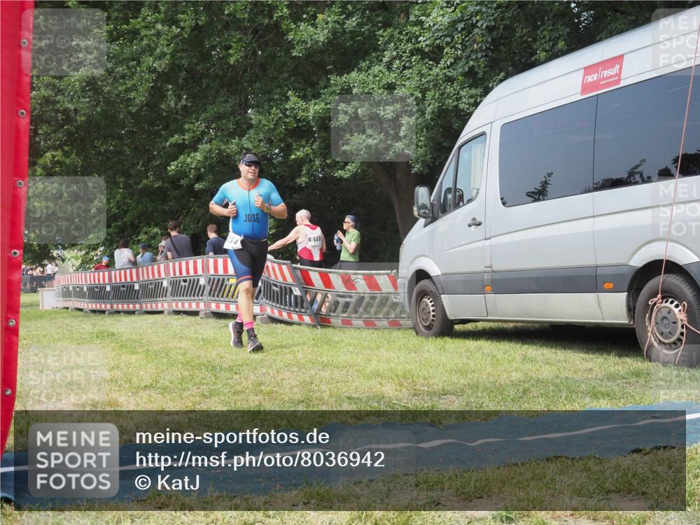 15.06.2025 - 27. Vierlanden-Triathlon KatJ http://msf.ph/oto/8036942 15.06.2025 11:26:36 Schwimmen  meine-sportfotos.de