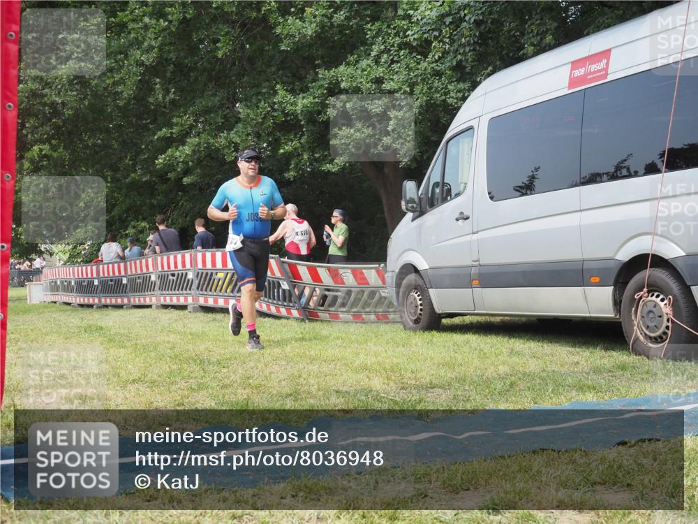 15.06.2025 - 27. Vierlanden-Triathlon KatJ http://msf.ph/oto/8036948 15.06.2025 11:26:36 Schwimmen  meine-sportfotos.de