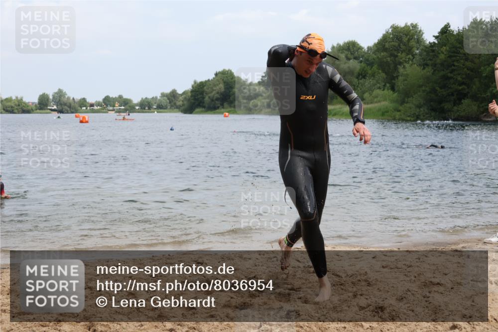 21.06.2025 - 27. Vierlanden-Triathlon Lena Gebhardt http://msf.ph/oto/8036954 15.06.2025 12:02:50 Schwimmen 999, 1001, 1003 meine-sportfotos.de