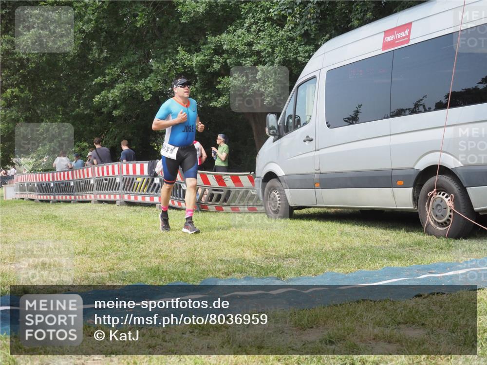 15.06.2025 - 27. Vierlanden-Triathlon KatJ http://msf.ph/oto/8036959 15.06.2025 11:26:36 Schwimmen  meine-sportfotos.de