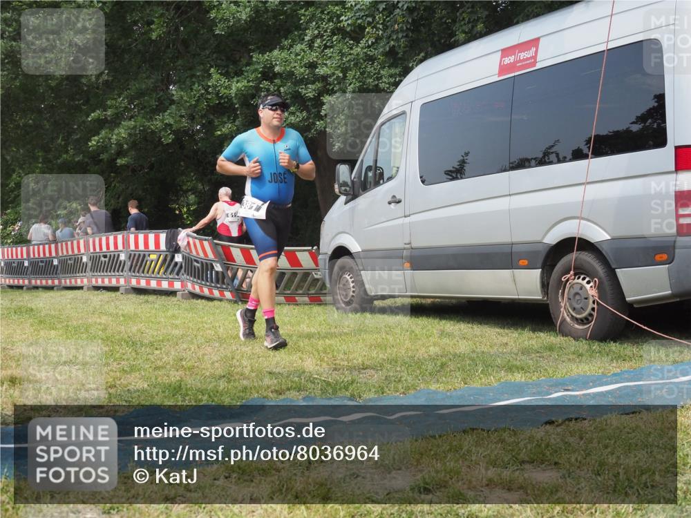 15.06.2025 - 27. Vierlanden-Triathlon KatJ http://msf.ph/oto/8036964 15.06.2025 11:26:36 Schwimmen  meine-sportfotos.de