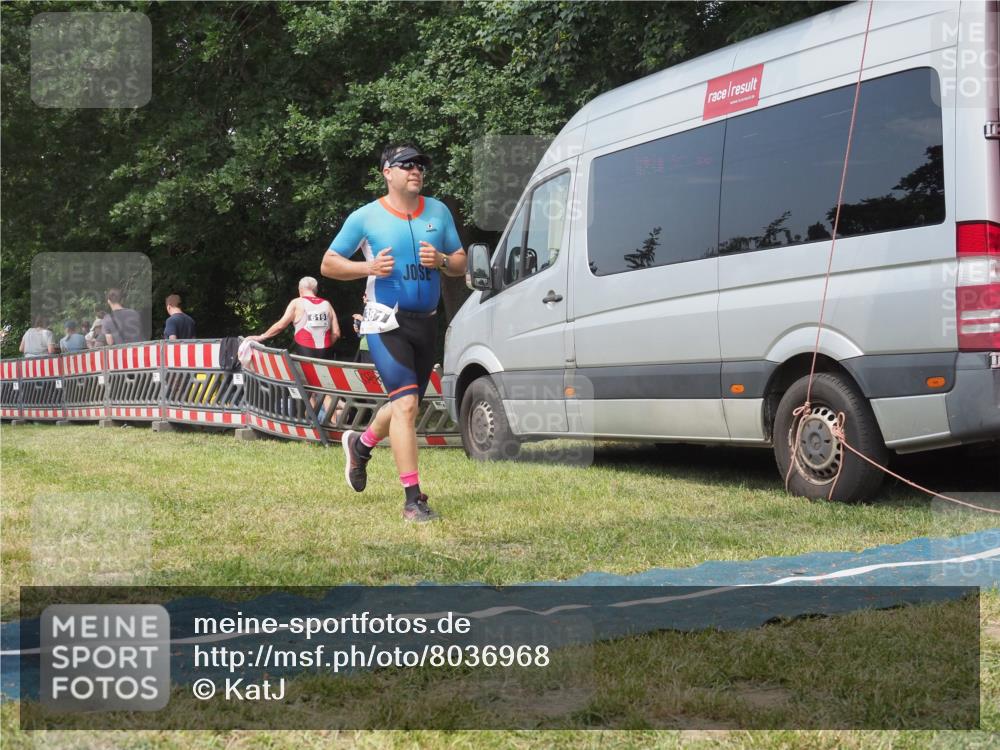 15.06.2025 - 27. Vierlanden-Triathlon KatJ http://msf.ph/oto/8036968 15.06.2025 11:26:36 Schwimmen  meine-sportfotos.de