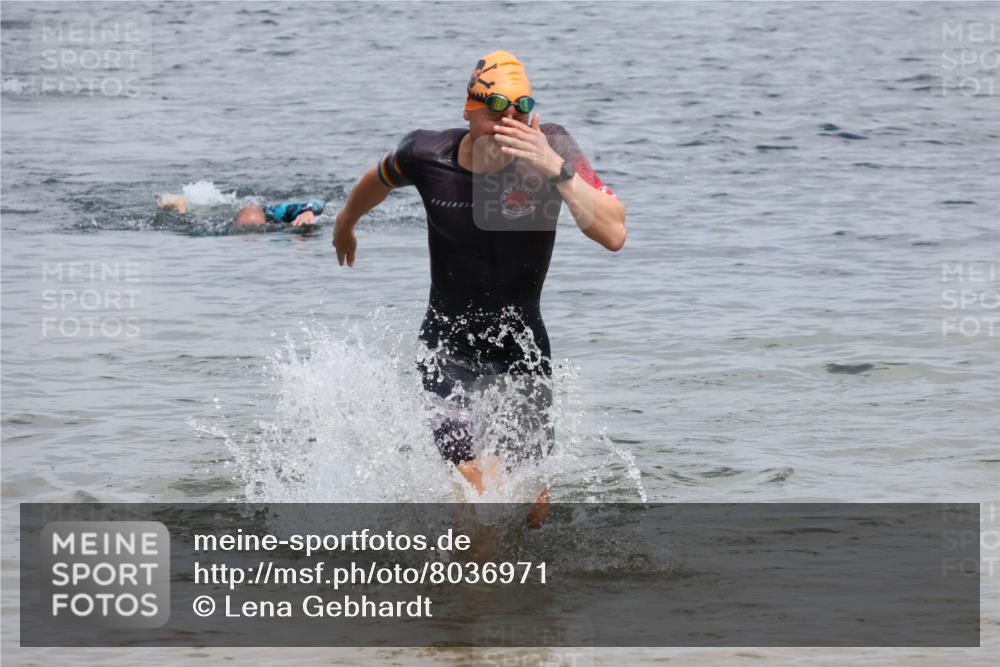 21.06.2025 - 27. Vierlanden-Triathlon Lena Gebhardt http://msf.ph/oto/8036971 15.06.2025 12:02:54 Schwimmen 999, 1003 meine-sportfotos.de