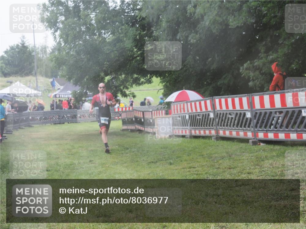 21.06.2025 - 27. Vierlanden-Triathlon KatJ http://msf.ph/oto/8036977 15.06.2025 14:16:13 Ziel 1253 meine-sportfotos.de